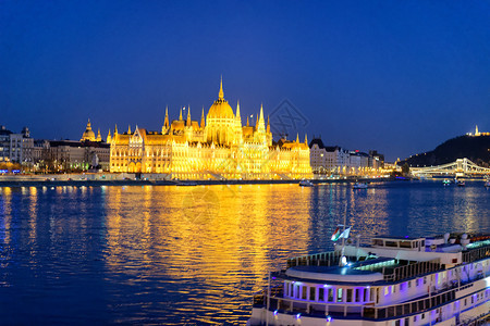 桥门户14匈牙利议会在夜间举行布达佩斯图片