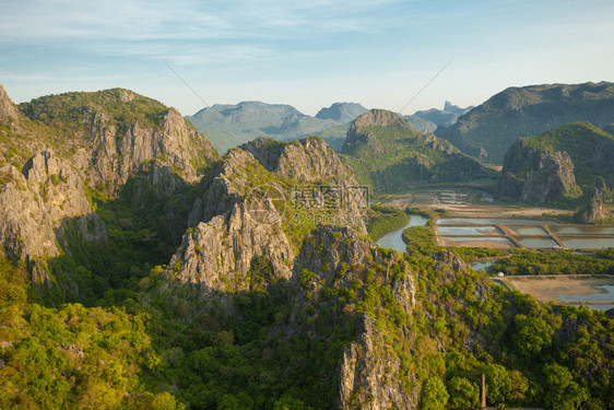 约特环境KhaoSamRoiYot公园山区泰国云图片