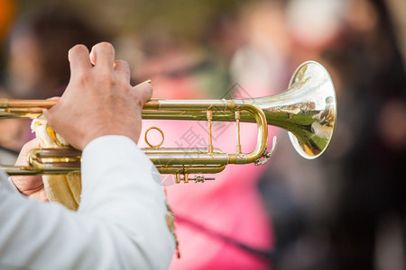 金子手播放器在音乐会闭幕日的Trumpet音乐会Trumpe表演中背景图片