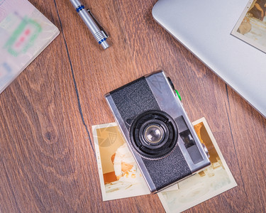 互联网旧相机老照片笔记本纸和上面木板的护照幻灯片目地图片