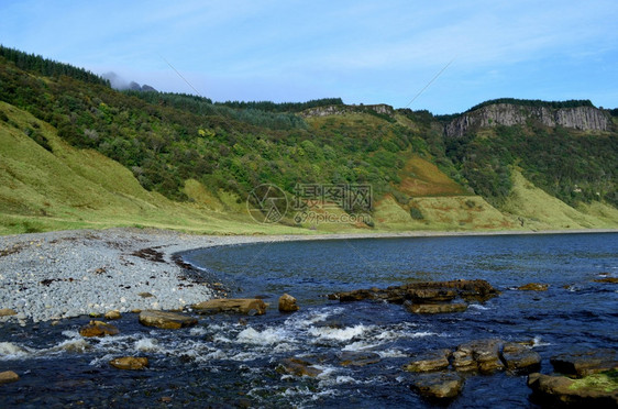 苏格兰Bearreraig湾的美丽景色海悬浮在湾上方场景戏剧海洋图片