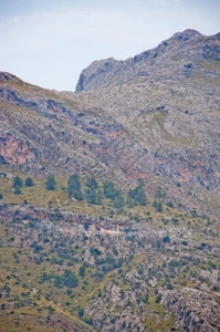 西班牙巴利阿里群岛马略卡阳光明媚的夏日山景与洞穴建筑马洛卡外部岛屿图片