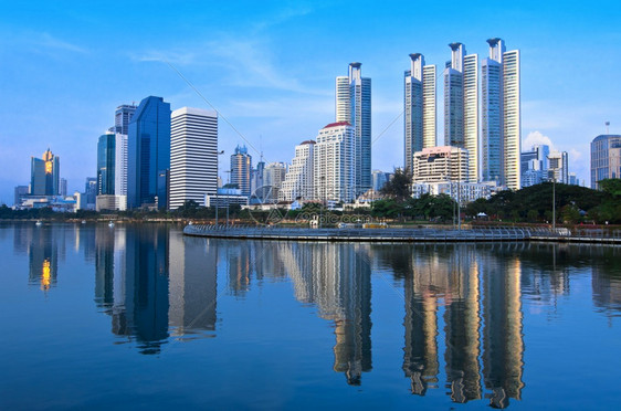 城市的曼谷风景Bangkok市风景在商业区城市风景中塔建造图片