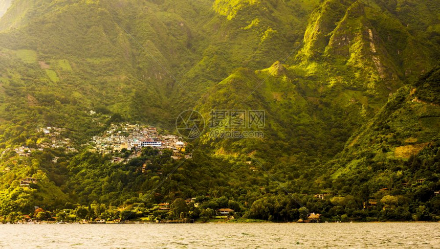 自然中美洲危地马拉阿提特兰湖村上空日落植被图片