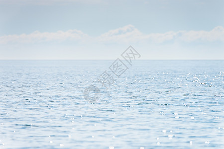 开阔大海阳光明媚的夏日蓝色风景和平广告户外图片