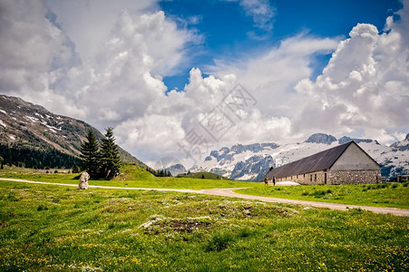 地标范围自然意大利蒙塔西奥山意大利阿尔卑斯山高原图片