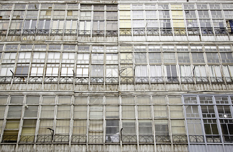 西班牙一些旧窗户的详情建筑细节等古老的窗户在西班牙家外部的英国背景图片