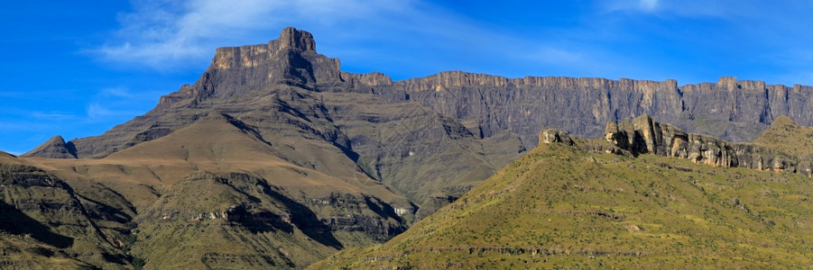 荒野旅行云南非皇家纳塔尔国公园Drakensberg山丘的两栖剧院全景观图片