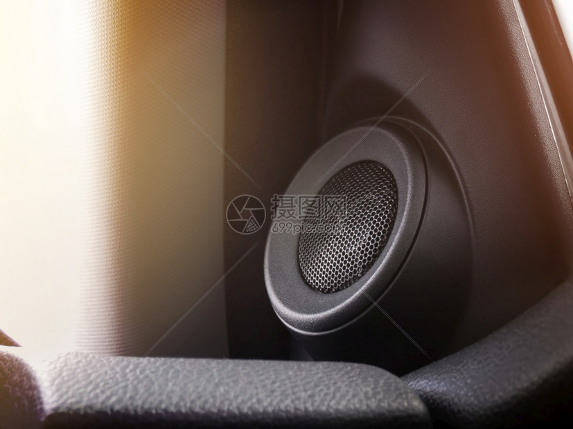 技术安装在汽车门面板上的高频扬声器汽车部件概念环绕塑料图片