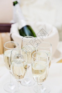 香槟和小点心在wecometable为派蒂活动婚礼欢迎好客为了图片