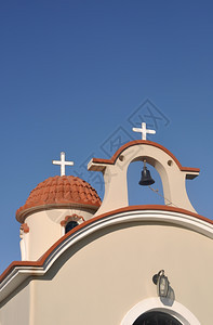 建筑学经典的希腊高斯美丽教堂的蓝色天空图片