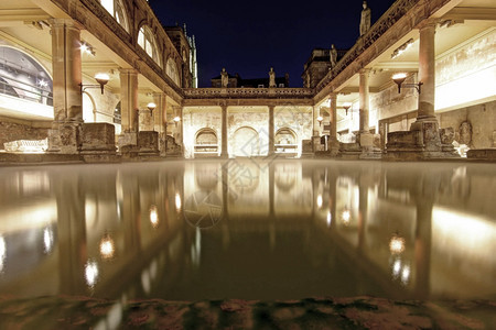 旅行在巴斯埃文的古罗马浴场的古典图片
