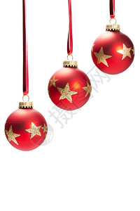 假期三个挂着金色星的暗红圣诞球三颗悬挂着白色背景上金闪光星的暗红色圣诞球的领域图片