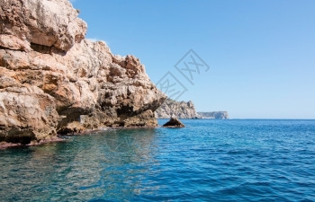 景观地中海西班牙马洛卡圣埃尔姆岛外海洋水地平线和岩石海岸马略卡岛目的地图片