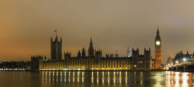 议会大楼与本全景在夜间英国伦敦的BigBen全景旅游城市的威斯敏特图片