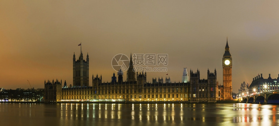 议会大楼与本全景在夜间英国伦敦的BigBen全景旅游城市的威斯敏特图片