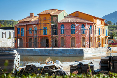 在下面工业的正建筑地造的豪华意大利风格式房屋景观图片