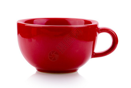 空白的咖啡店色背景上孤立的红色杯图片