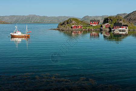 欧洲挪威Honningsvag附近挪威Honningsvag的小型挪威木制屋和船风景霍宁斯沃格图片