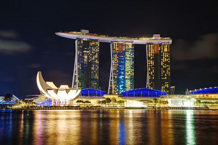 SINGAPore10月3日215年月3日在新加坡与MarinaBay沙一起场景塔天际线图片