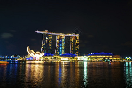 SINGAPore10月3日215年月3日在新加坡与MarinaBay沙一起水天空建筑学图片