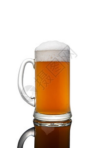 啤酒杯白背景上孤立的泡沫食物状的湿图片