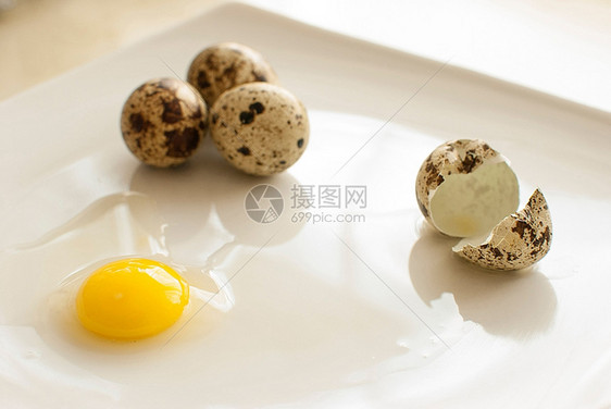 健康新鲜有机蛋食用棕色的饮图片