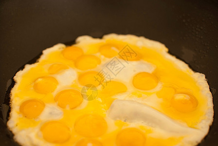 碗健康新鲜有机蛋油炸平底锅图片