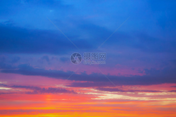 俄罗斯日落时的紫色天空日出时的粉紫色云日落时的紫色天空戏剧加里宁格勒图片