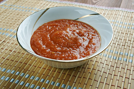 Zacusca罗马尼亚流行的蔬菜传播成份包括烤茄子熏洋葱番茄糊和烤红辣椒食物美酱图片