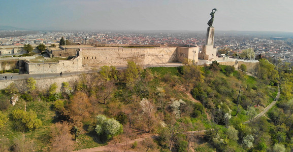 布达佩斯天线和城市堡的空中视图垒天际线匈牙利图片