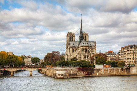 欧洲巴黎大教堂圣母院在阴云的一天吸引力著名的图片