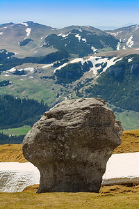 布塞吉山高原地区自然岩层形成罗马尼亚贝自然岩层形成的罗马尼亚巴别远足结石游客图片