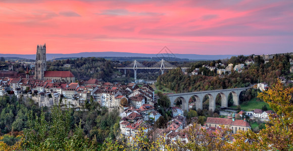 欧洲圣尼古拉大教堂新波亚桥和旧扎赫林根的全景瑞士弗里堡人类发展报告经过天线图片