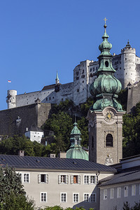 奥地利萨尔茨堡市之上的Hohensalzburb城堡旧阿尔茨塔特拥有卑斯山以北最受保护的城市中心之一它被列为教科文组织的世界遗产图片