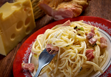 意大利语卡博拉熏肉西里自制意大利面条含火腿的意大利面条图片