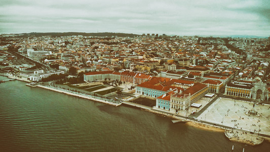 街道旅游葡萄牙里斯本商业广场和城市天际线的空中观景高架图片