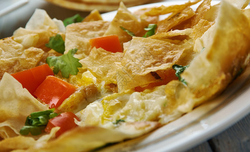 菜肴墨西哥MigasTexMex烹饪品配菜洋葱切片辣椒红番茄或奶酪传统各种菜盘顶层风景牛油果图片