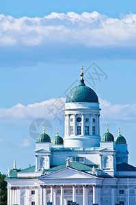 赫尔辛基太阳下纪念赫尔辛基大教堂的馆舍详细节不朽的纪念碑叉图片