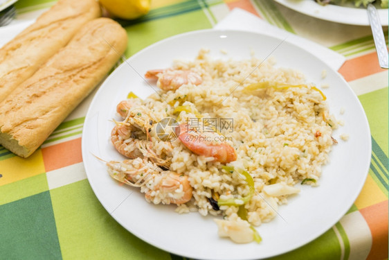 乌贼巴伦西亚帕耶拉烹饪海鲜和大米晚餐巴伦西亚语图片