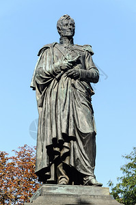 蓝色的米哈伊尔沃龙佐夫亲王纪念碑诺沃罗西日斯克王子纪念碑和贝萨拉比安总督182354年乌克兰敖德萨第二座纪念碑于1863年开放著图片