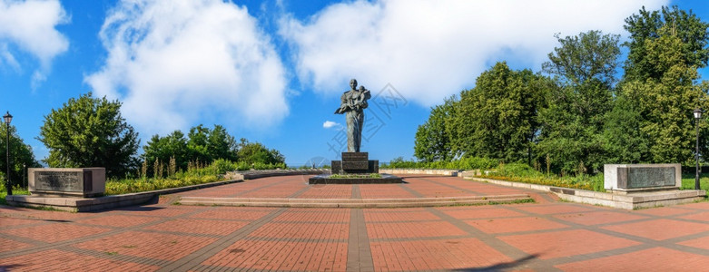省欧洲建造乌克兰卡尼夫0712乌克兰卡尼夫纪念公园阵亡士兵纪念碑在阳光明媚的夏日乌克兰卡尼夫阵亡士兵纪念碑图片