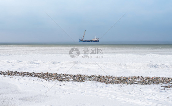 冬季海上加油站冬季海上加油塔冬季海上加油站蓝色的港口钻头图片