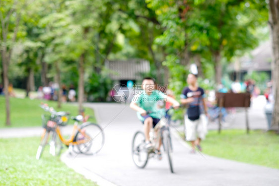 模糊的背景布卢人活动在公园户外自然背景春季和夏等露天活动曼谷夏运图片