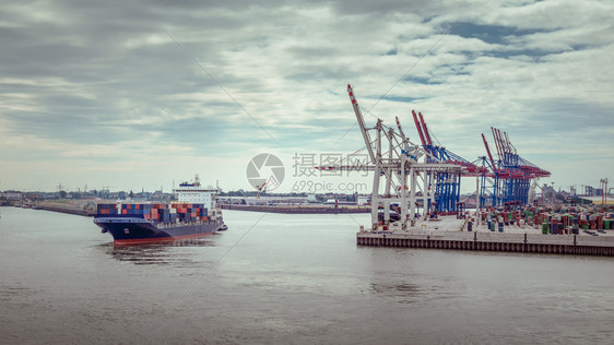 工业的货物易北河关于汉堡港集装箱码头的空中观航图图片