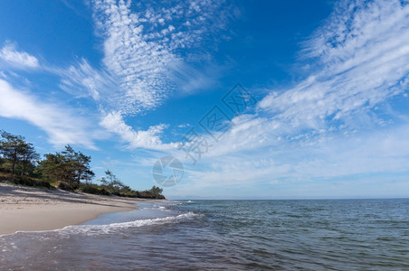 海景和浪美丽的蓝天海面美丽的蓝天海面景和浪阳光夏天平图片