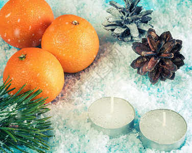 嵌套喜庆的圣诞贺卡橙子锥装饰卡橙子蜡烛和颠簸框架图片