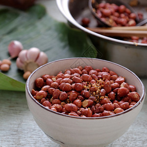 制作豆碗越南吃零食烤花生和红辣椒大蒜盐美味的饮食图片