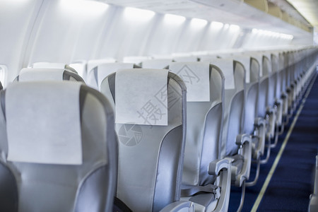 空飞机座椅和灯光的视图喷气客机目的地运输图片