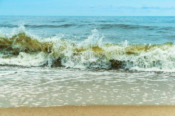 自然支撑暴风雨含有白泡沫的海浪含有白泡沫的暴风海浪图片